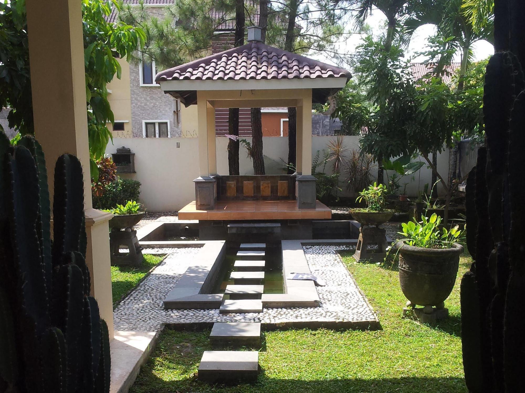 Grya Natasha Apartment Yogyakarta Exterior photo